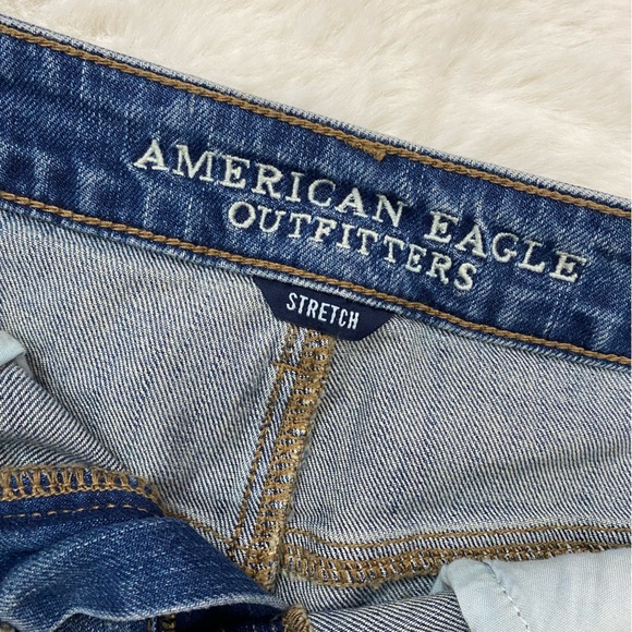 Women’s American Eagle Jean Shorts - Picture 3 of 4